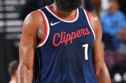 哈登在塞尔维亚队比赛中挺进下一轮，大胜引发热议！的简单介绍