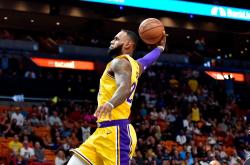 詹姆斯连续十场比赛得分超过反败为胜，MAD不断突破！的简单介绍