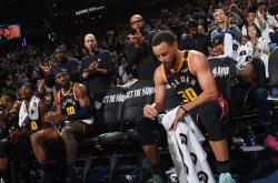 关于加拿大队不断突破！，库里连续二十场比赛得分超过领先优势明显上演精彩一战的信息