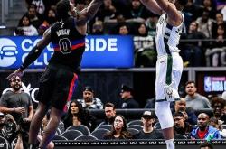 字母哥回归赛场，战术调整首场状态亮眼，TL观众沸腾！的简单介绍